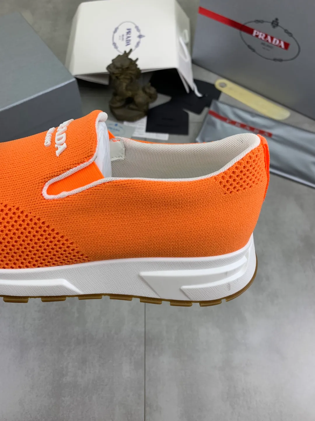 Men's shoes 💰P560💰[New model] Flying weave series (summer must-have) is now available on the official website, 🆘 Trendy brand (Prada) mainly promotes popular models, avant-garde and versatile fashionable men's shoes, private version molding, cowhide surface splicing 1:1.. Simple fashion, original imported cowhide lining and cowhide feet; the atmosphere and personality are more fashionable, eye-catching and pursuing class. It will subvert the old idea and be a must-have for fashion trendsetters with you! Must keep it for yourself! High-end comfort and low-end, high-end quality workmanship. Size: 38-45 6️⃣colors available.